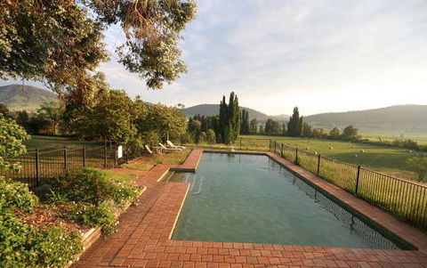 A Church And Homestead In Mudgee - Mackay Tourism 5