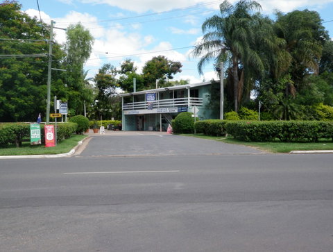 Emerald Cabin And Caravan Village - Mackay Tourism 1