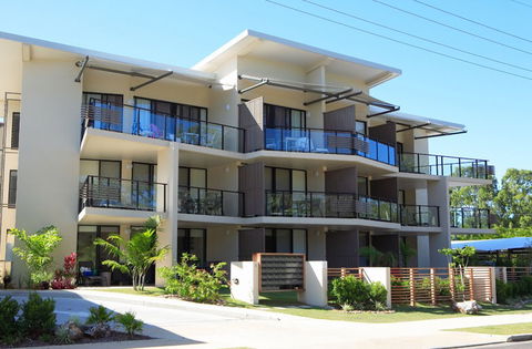 Agnes Water Beach Club - Mackay Tourism 4