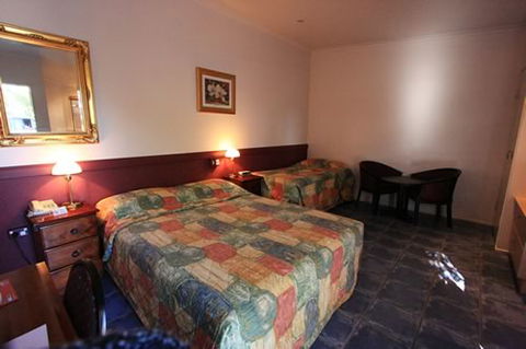 Xenia Central Studio Accommodation - Mackay Tourism 2