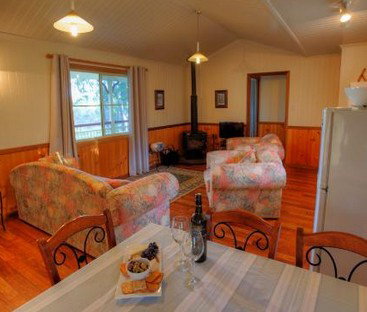 Accommodation Creek Cottages - Mackay Tourism 2