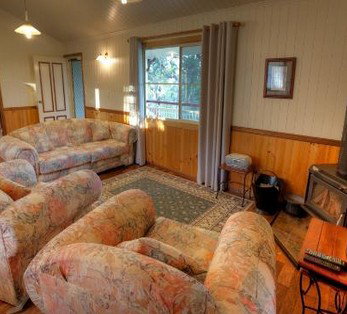 Accommodation Creek Cottages - Mackay Tourism 3