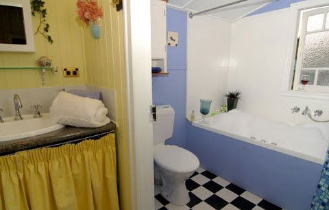 Thistledown Country Retreat - Mackay Tourism 0