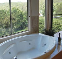 Ravensbourne Escape Kookaburra Kottage - Mackay Tourism