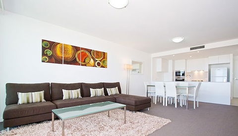 Kirra Surf Apartments - Mackay Tourism 0