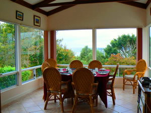 Albany View Street Lodge Bed And Breakfast And Art Studio - Mackay Tourism 0