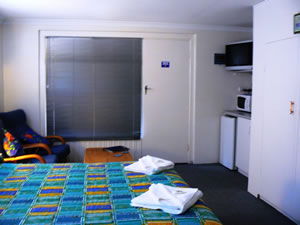 Albany View Street Lodge Bed And Breakfast And Art Studio - Mackay Tourism 1