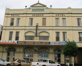 Royal George Motel Hotel - Mackay Tourism 0