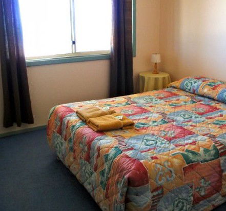 Bay Lodge Economy Beachfront - Mackay Tourism 4