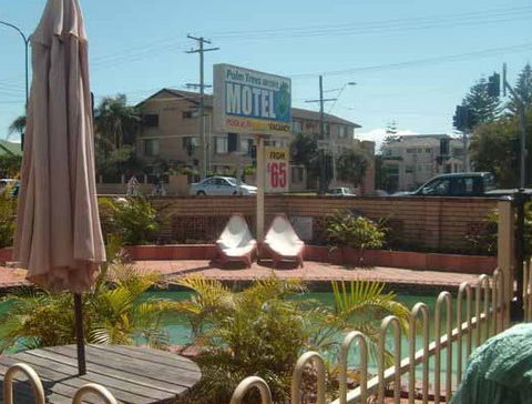 Palm Trees Motel - Mackay Tourism 1