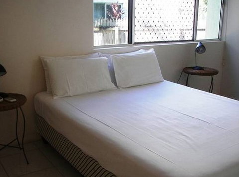 Champagne Apartments - Mackay Tourism 3