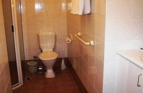 Champagne Apartments - Mackay Tourism 4