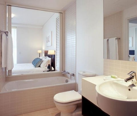 Cairns Harbour Lights Hotel - Mackay Tourism 3