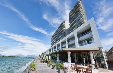Cairns Harbour Lights Hotel - Mackay Tourism 5