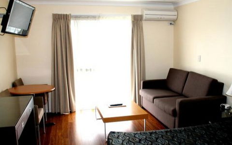 Centenary Motor Inn - Mackay Tourism 0