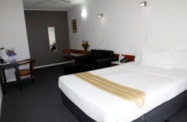 Ayr Travellers Motel - Mackay Tourism 0