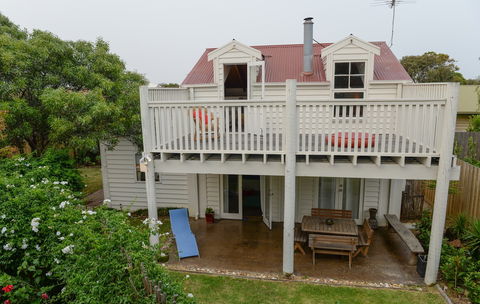 Surfers Palace Torquay - Mackay Tourism 0