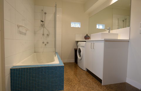 Surfers Palace Torquay - Mackay Tourism 4