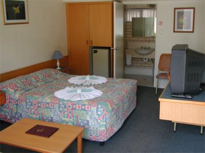 Tropical Gateway Motor Inn - Mackay Tourism 0
