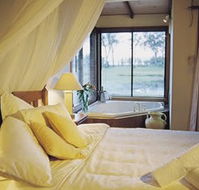 Lake Weyba Cottages - Mackay Tourism