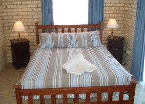Baywatch Manor Resort - Mackay Tourism 1