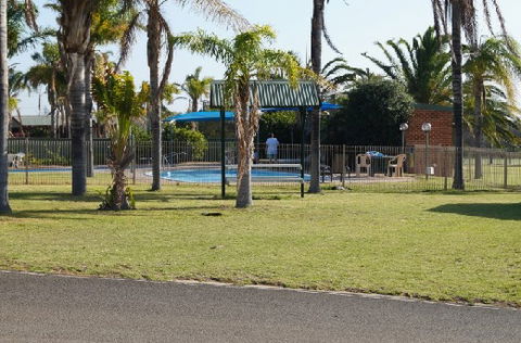 Kalbarri Palm Resort - Mackay Tourism 0