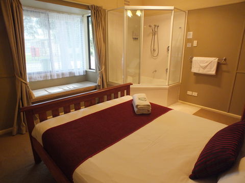 Lake Hume Resort - Mackay Tourism 6