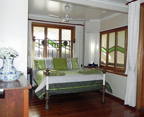 Airlie Waterfront Bed And Breakfast - Mackay Tourism 2