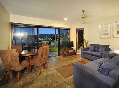 Airlie Waterfront Bed And Breakfast - Mackay Tourism 4