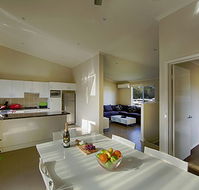 Middle Rock Holiday Resort - Mackay Tourism