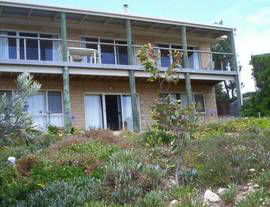 The Dog And Cockle Beach House - Mackay Tourism 0