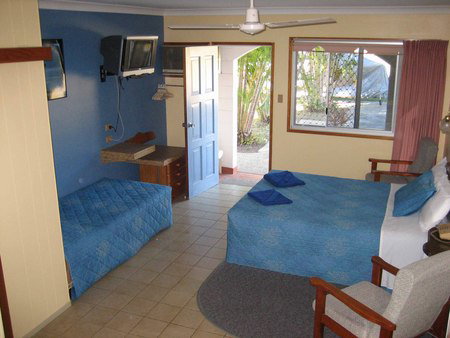 Paradise Court Holiday Units - Mackay Tourism 1