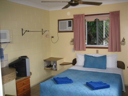 Paradise Court Holiday Units - Mackay Tourism 3