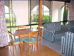 Del Costa Holiday Villas - Mackay Tourism 1