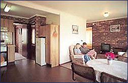 Del Costa Holiday Villas - Mackay Tourism 2