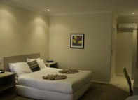 Lincoln Cottage Motor Inn - Mackay Tourism 1