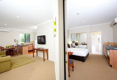 Pokolbin Hills Chateau Resort - Mackay Tourism 2