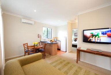 Pokolbin Hills Chateau Resort - Mackay Tourism 3