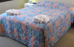 Manly Seaside Holiday Apartments - Mackay Tourism 1