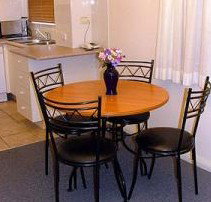 Manly Seaside Holiday Apartments - Mackay Tourism 5