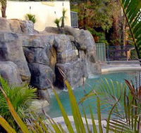 Crusoes Holiday Apartments - Mackay Tourism