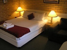 Blue Violet Motor Inn - Mackay Tourism 3