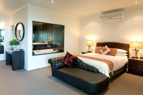 Arthurs Views - Bed & Breakfast Retreat - Mackay Tourism 1