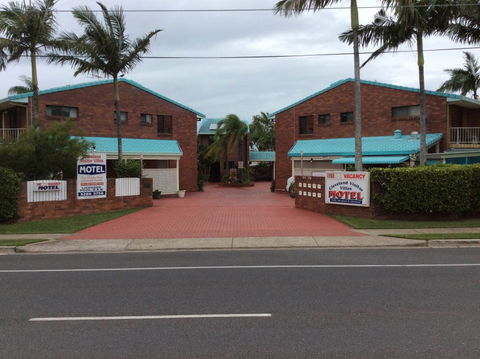 Cleveland Visitor Villas Motel & Shailer Park Garden Villas - Mackay Tourism 2