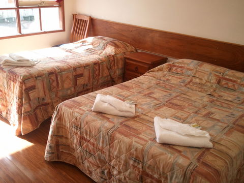 Beaconsfield Lodge Motel - Mackay Tourism 0