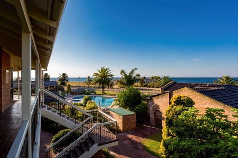 Busselton Beach Resort - Mackay Tourism 3