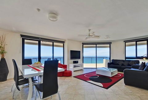 Clubb Coolum Beach - Mackay Tourism 2