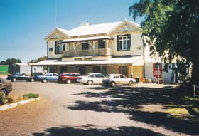 Arno Bay Hotel Motel - Mackay Tourism 0