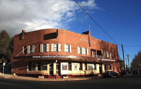 Rylstone Hotel - Mackay Tourism 1
