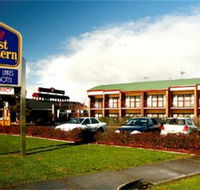 Taylors Lakes Hotel - Mackay Tourism